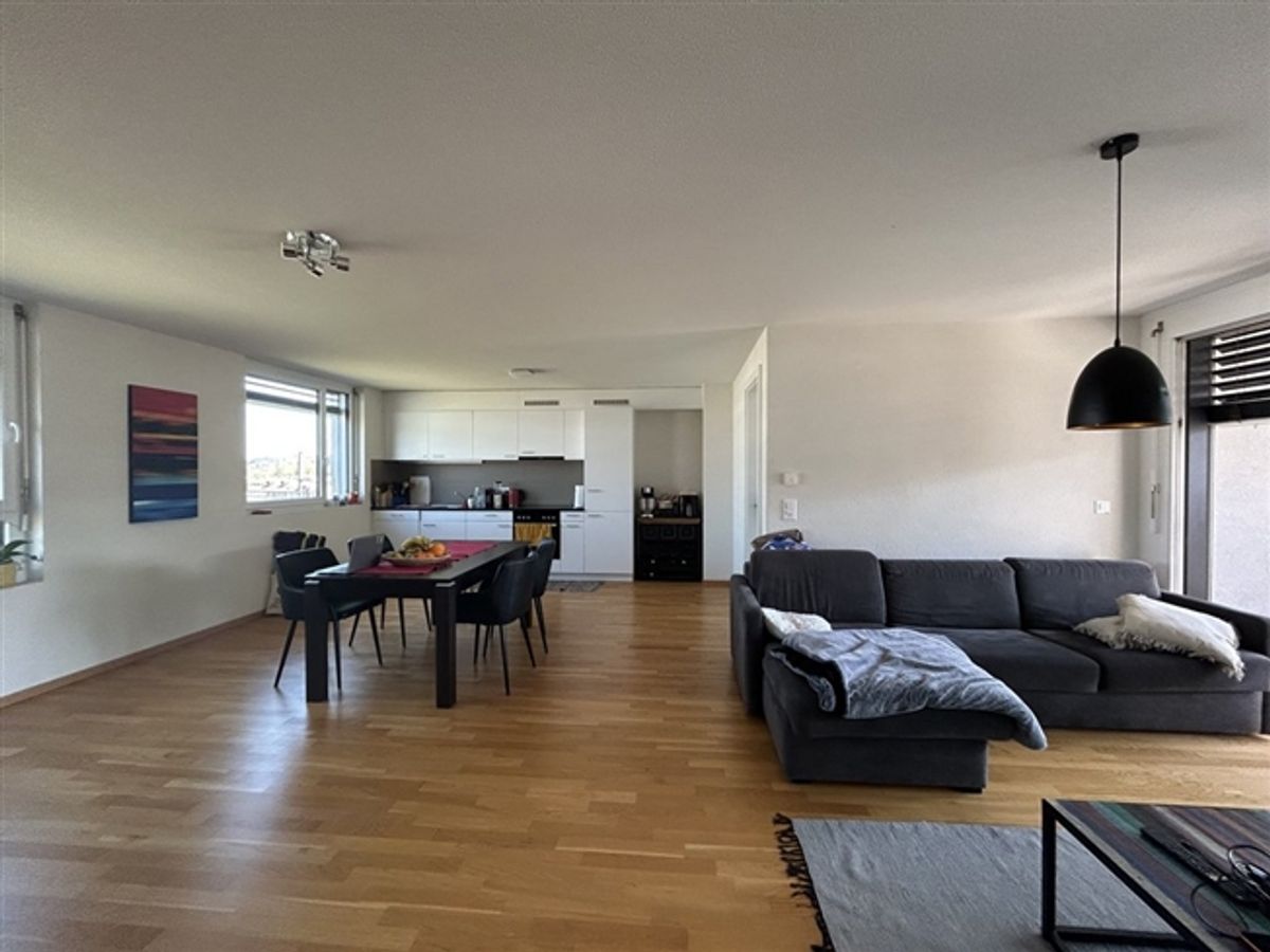 Große 3,5-Zimmer-Wohnung in der Nähe aller Annehmlichkeiten - 0
