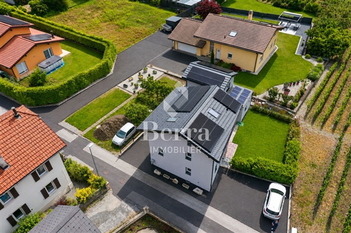 4,5-Zimmer-Einfamilienhaus mit Nebengebäude - 0