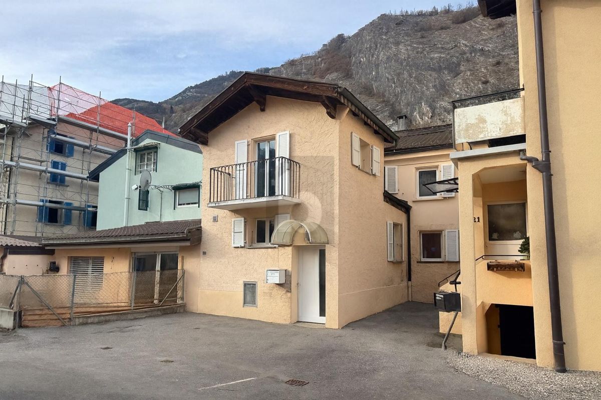IMMEUBLE DE RENDEMENT À 4% AU VIEUX VILLAGE - 0