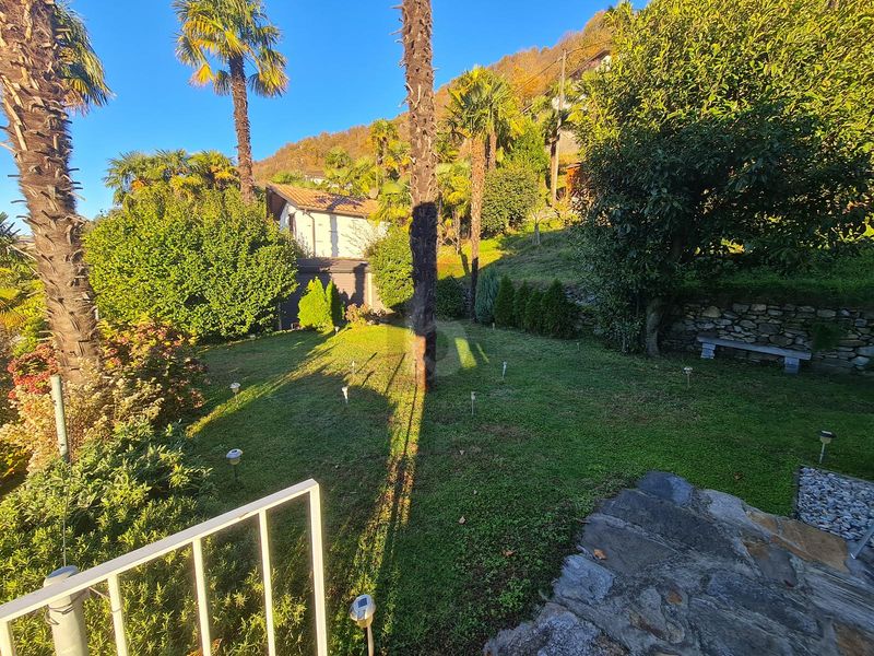 MODERNA CON GIARDINO E FAVOLOSA VISTA - 5