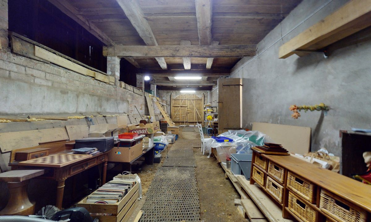 Magnificent farmhouse to renovate in absolute calm in Brenles - 11