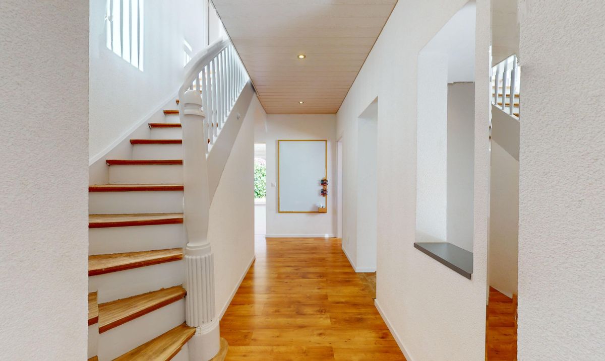 Charming Single-Family Home with Stunning Views and Spacious Garden in - 8