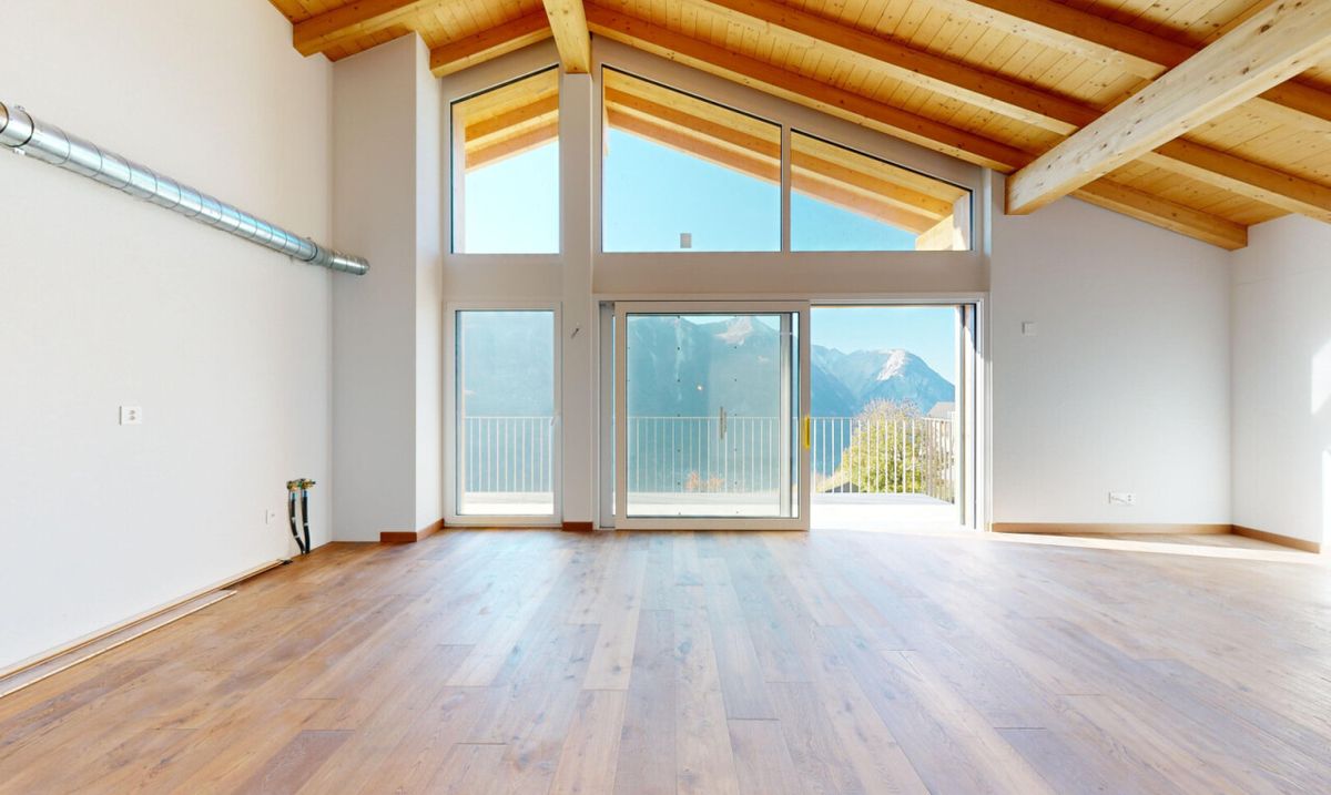 Just five minutes from Leuk, discover this stunning 4.5-room apartment - 4