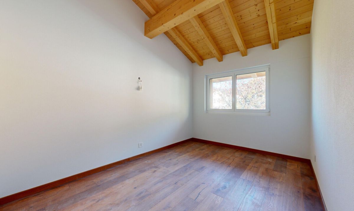 Just five minutes from Leuk, discover this stunning 4.5-room apartment - 7