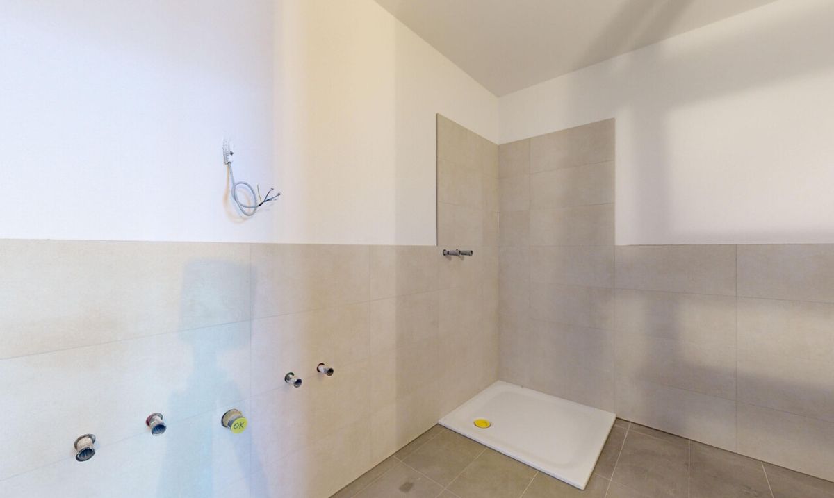 Just five minutes from Leuk, discover this stunning 4.5-room apartment - 9