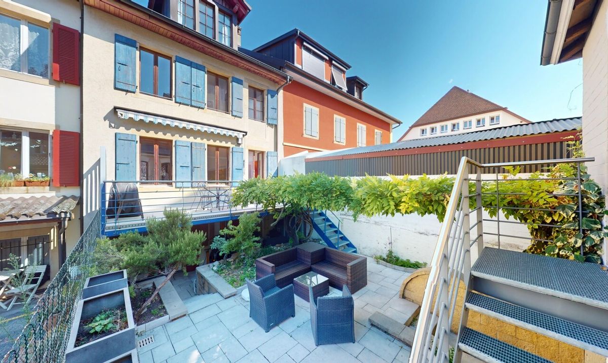 Magnificent renovated semi-detached house in the heart of the village - 0