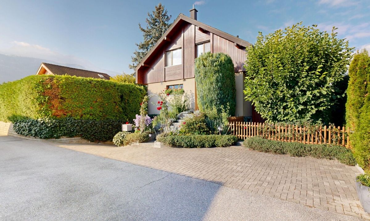 Bright Family Home with Garden - 1