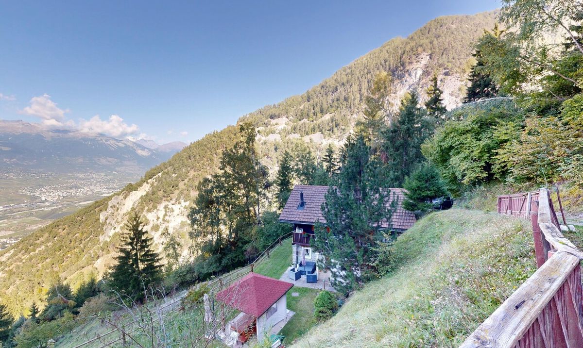 Charming chalet in excellent condition in Grône - 0