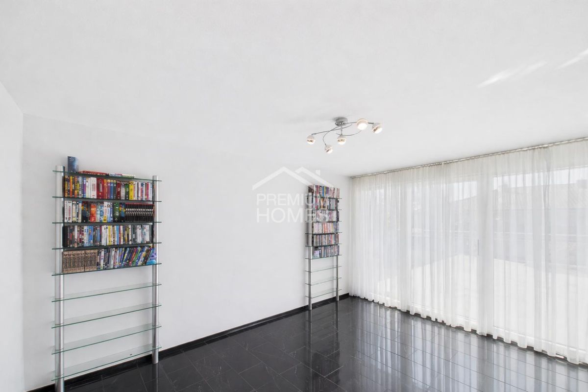 Modernes Zuhause mit grosszügigen Terrassen - 5