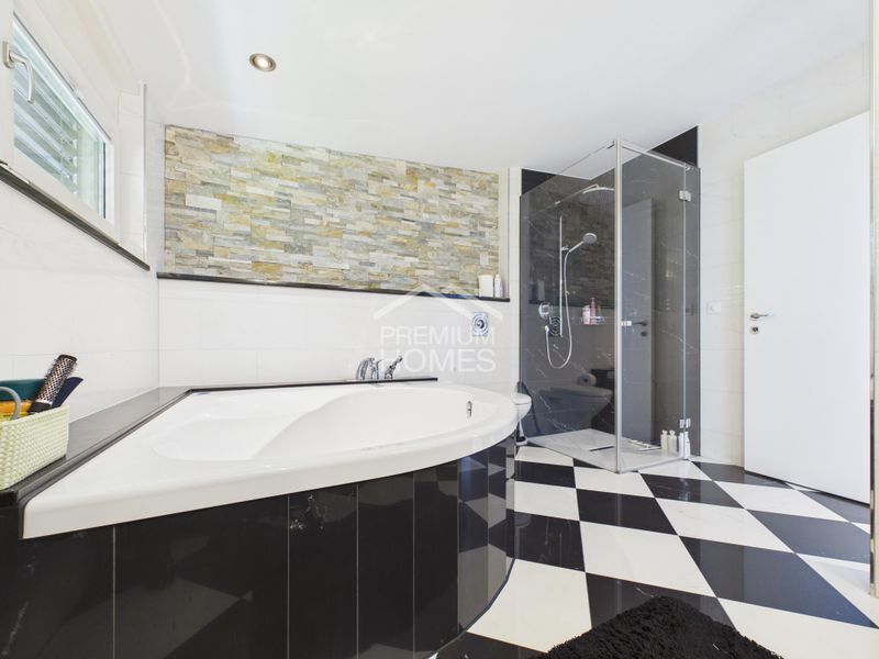 Modernes Zuhause mit grosszügigen Terrassen - 8