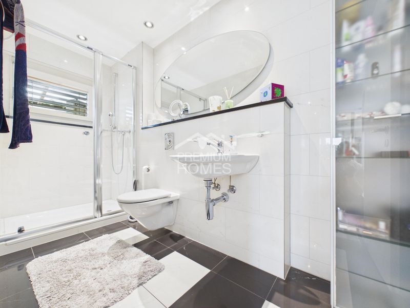Modernes Zuhause mit grosszügigen Terrassen - 9