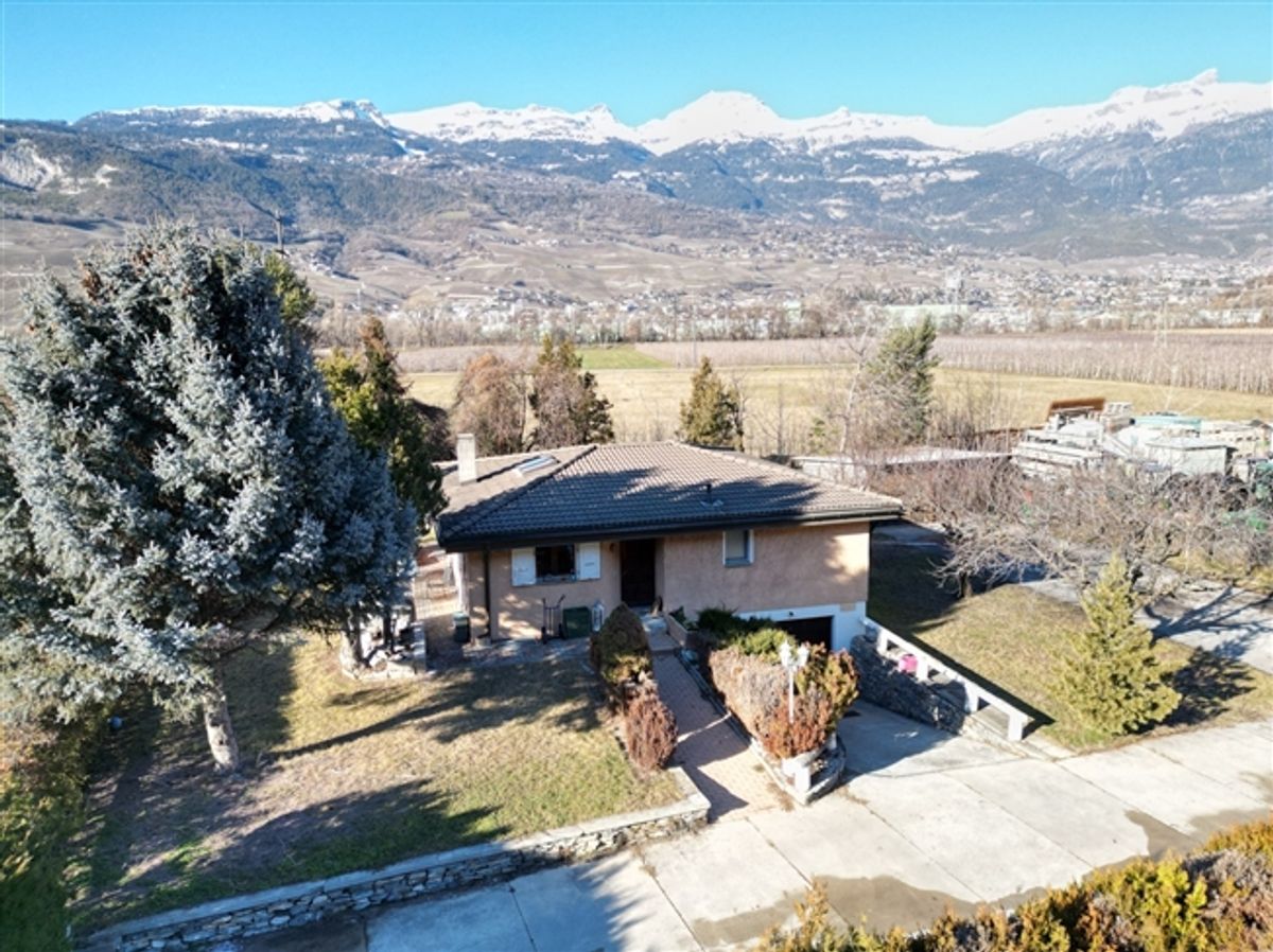 HAUS MIT SUPERFICIALRECHT IN CHALAIS - 1