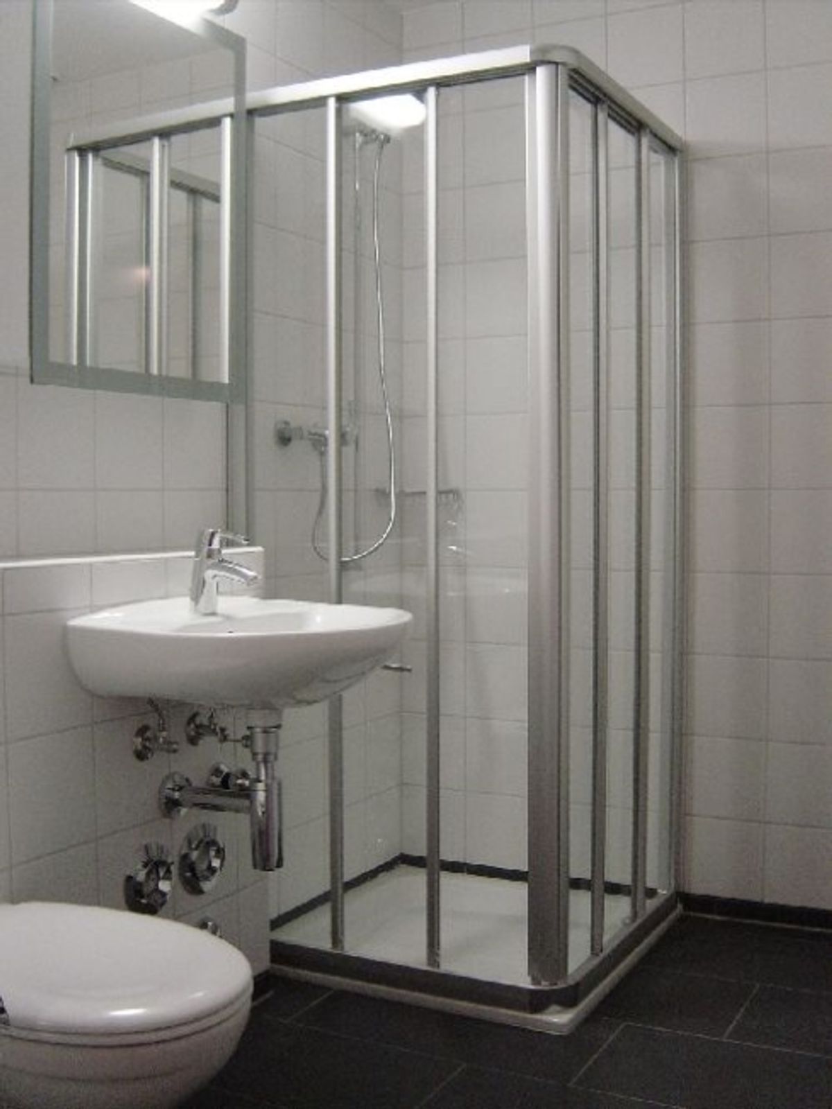 moderne helle Wohnung mit grossem Sitzplatz - 3