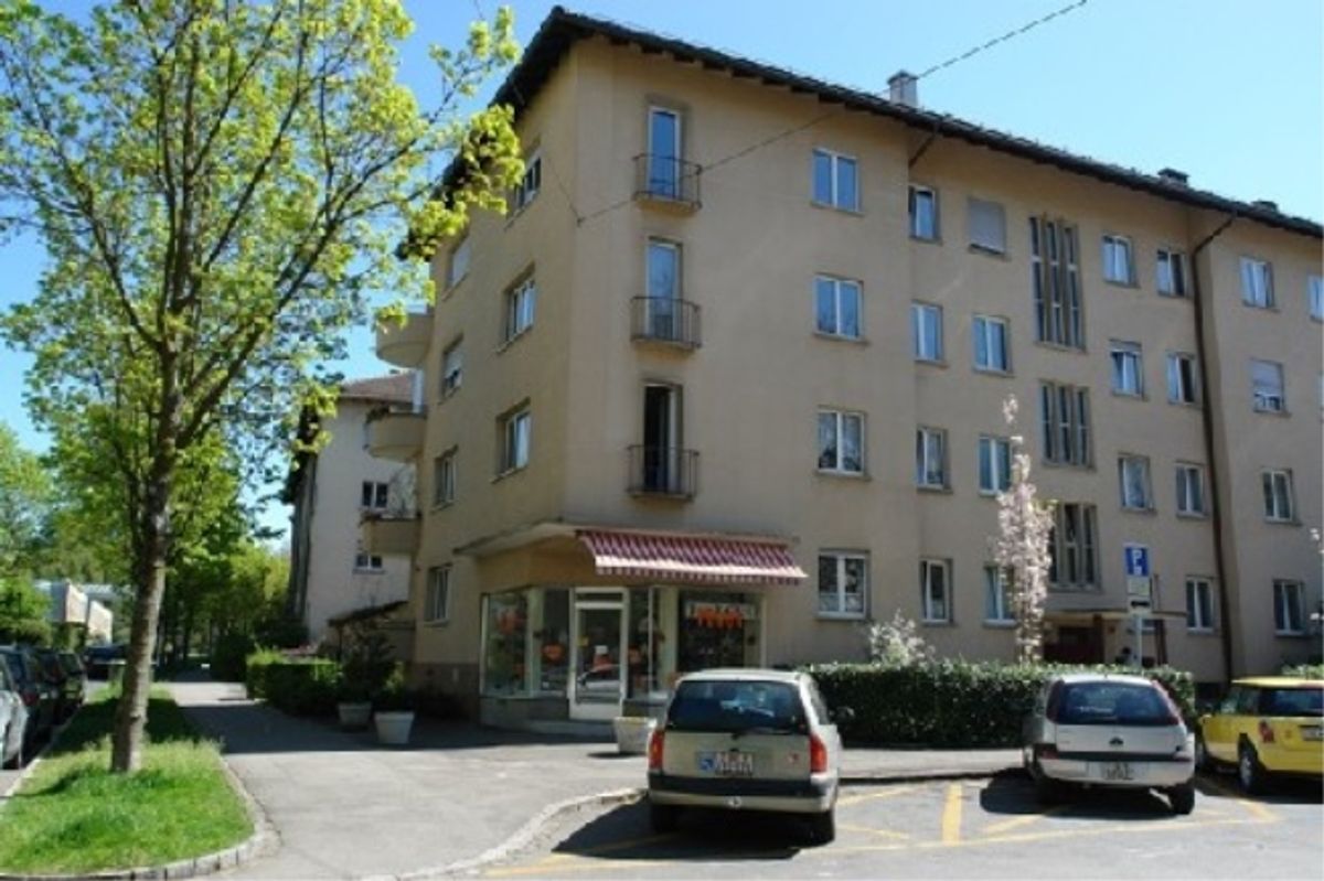 Grosszügige 3.5-Zimmer-Wohnung mit Balkon an zentraler Lage - 0