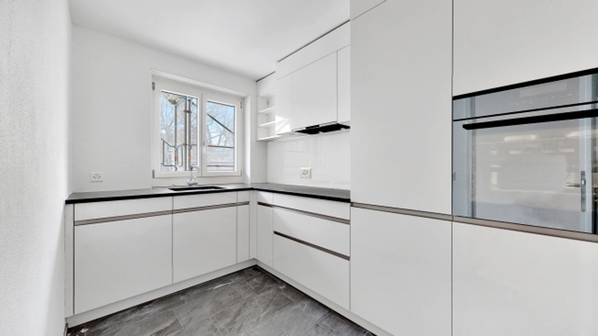 Grosszügige 3.5-Zimmer-Wohnung mit Balkon an zentraler Lage - 1