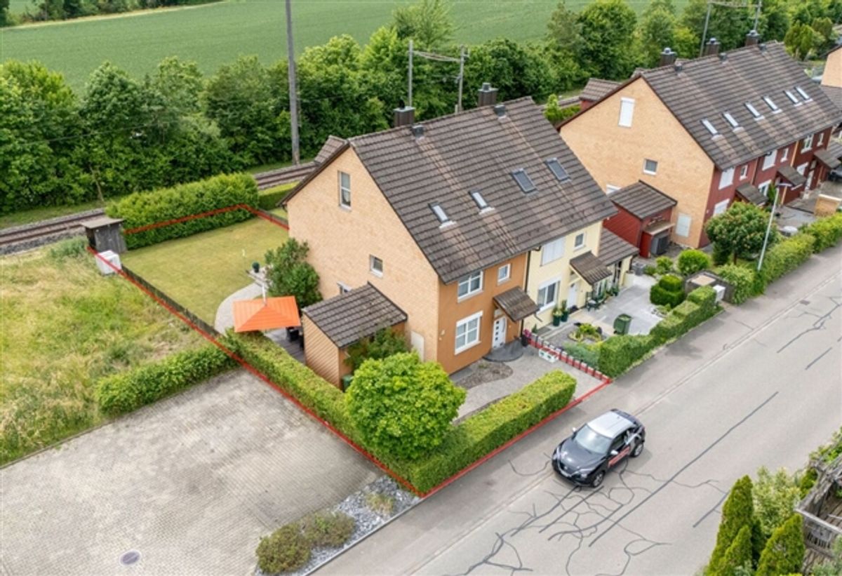 4.5-Zimmer-Eckhaus mit Ausbaupotenzial, grossem Garten und steuergünstiger Wohnlage in Seuzach - 1