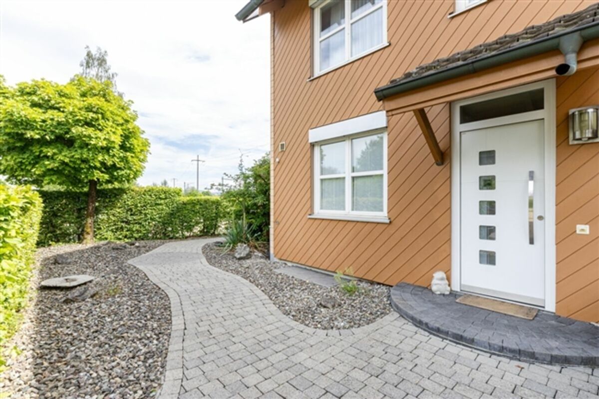 4.5-Zimmer-Eckhaus mit Ausbaupotenzial, grossem Garten und steuergünstiger Wohnlage in Seuzach - 2