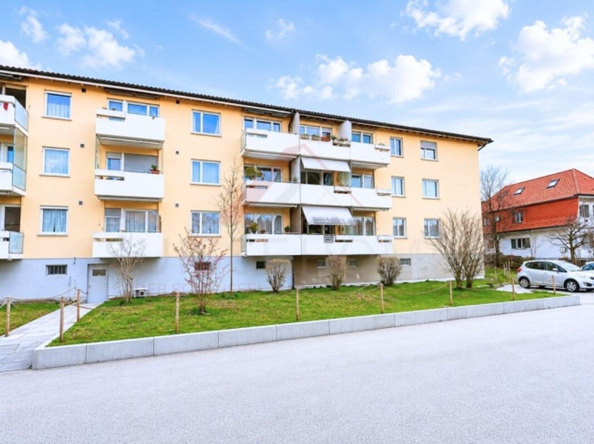Perfekt für Familien - 4.5 Zimmer Wohnung mit Balkon und Spielplatz vor der Tür - 0