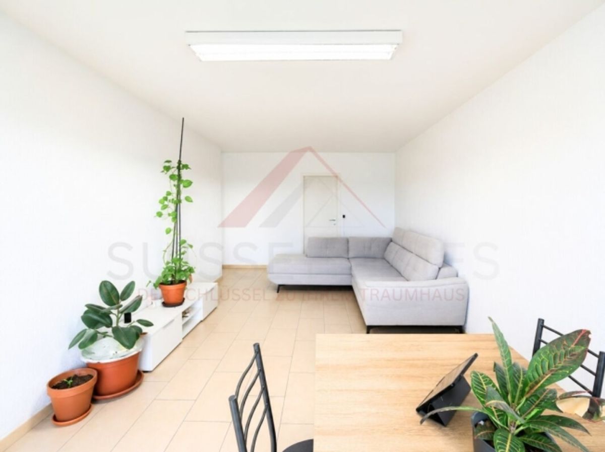 Perfekt für Familien - 4.5 Zimmer Wohnung mit Balkon und Spielplatz vor der Tür - 1