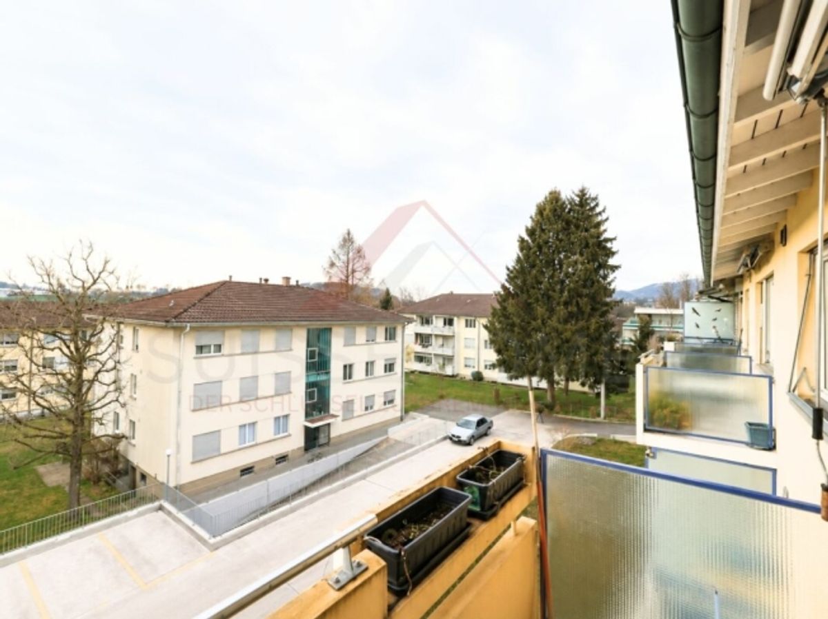 Perfekt für Familien - 4.5 Zimmer Wohnung mit Balkon und Spielplatz vor der Tür - 3