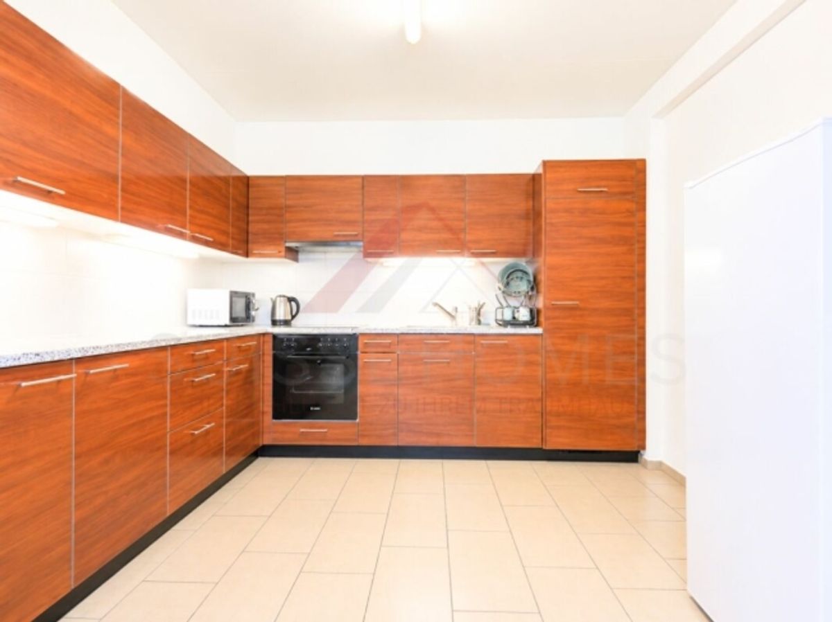 Perfekt für Familien - 4.5 Zimmer Wohnung mit Balkon und Spielplatz vor der Tür - 4