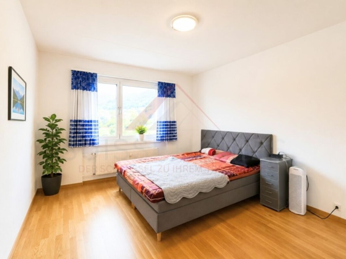 Perfekt für Familien - 4.5 Zimmer Wohnung mit Balkon und Spielplatz vor der Tür - 6