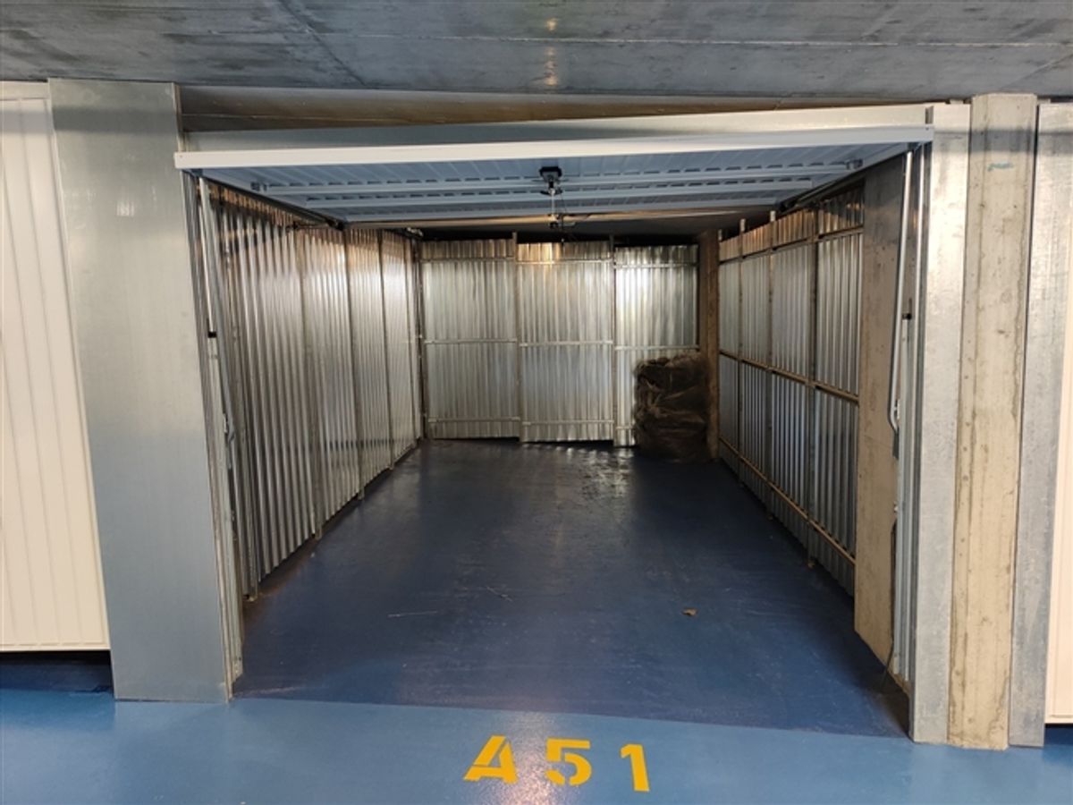 GARAGENSTELLPLATZ ZU VERMIETEN IN EINER TIEFGARAGE IN SIERRE - 1