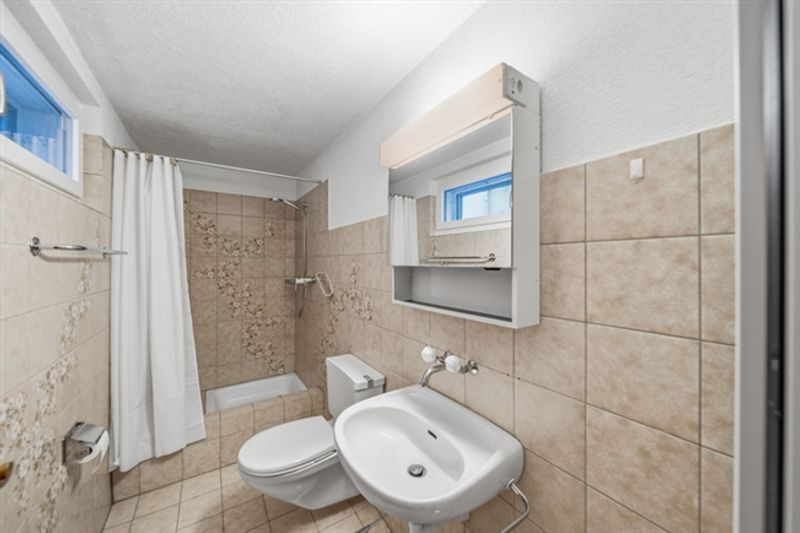 FREISTEHENDES 5.5 ZIMMER EINFAMILIENHAUS MIT POOL - WATT ELSE - 6