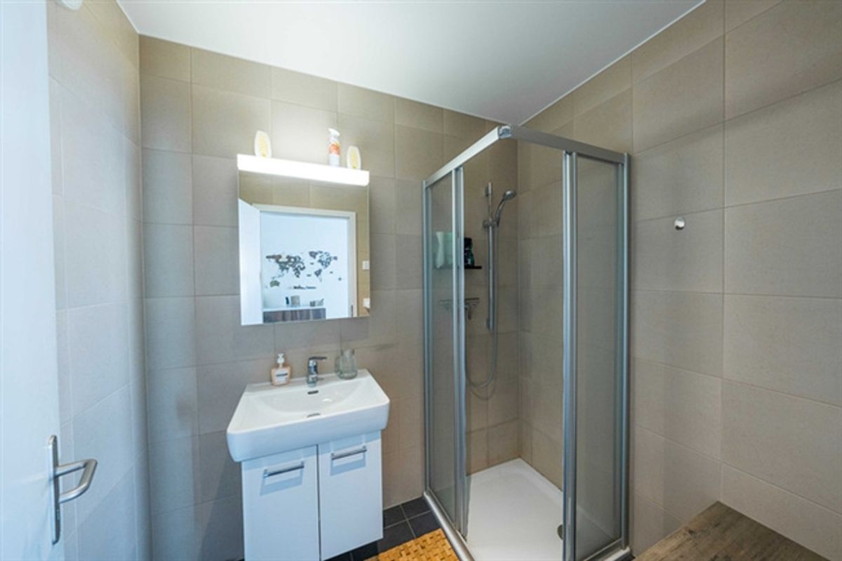 SEE- UND BERGSICHT AN DER RIVIERA - MODERNE 4.5 ZIMMER WOHNUNG - 4