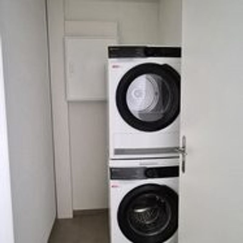 Moderne 2.5-Zimmer-Wohnung mit Mietgarten und Holzterrasse in Zürich-Schwamendingen - 6