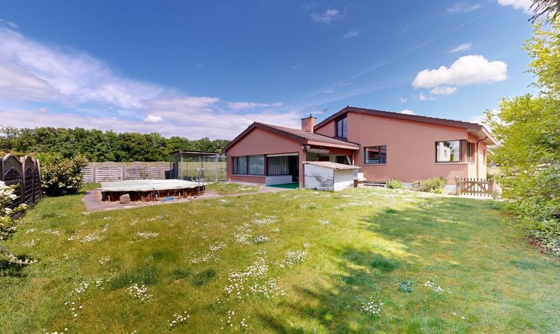 Grosszügiges 7½ Zimmer EFH mit Pool an bevorzugter Wohnlage - 3