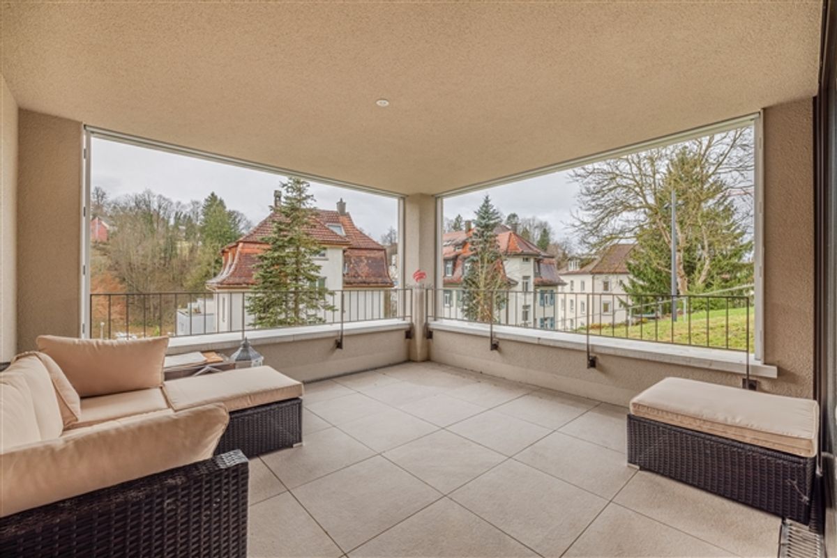 Stilvolle Erdgeschosswohnung mit grosszügiger Loggia - 2