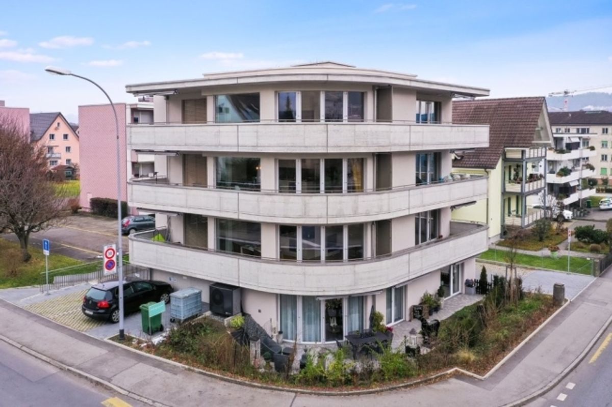 Moderne 2.5-Zimmer-Wohnung mit Loggia an attraktiver Lage in Kriens - 0