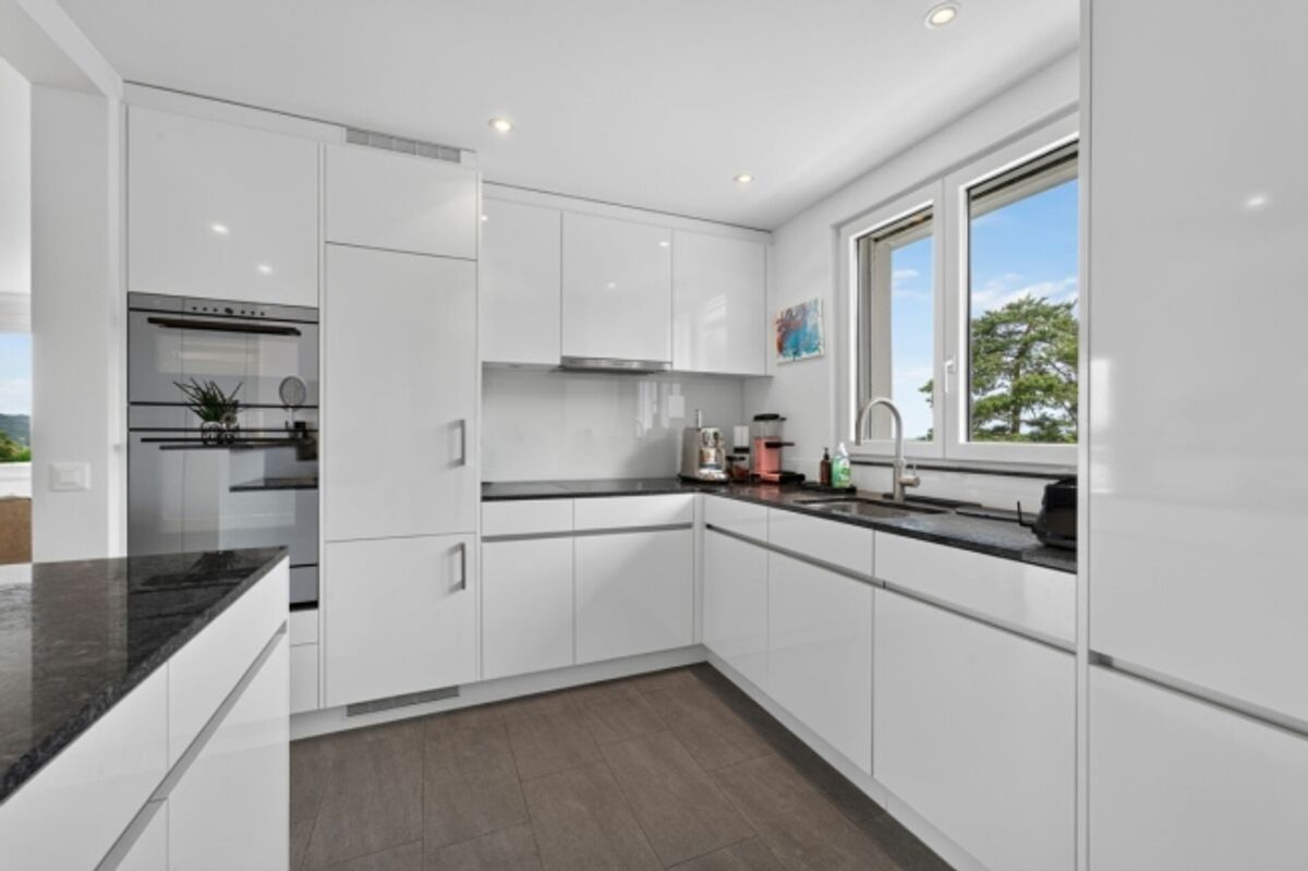 Exklusive 5.5-Zimmer-Terrassenwohnung mit Weitblick - 2