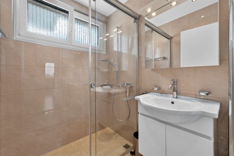 Exklusive 5.5-Zimmer-Terrassenwohnung mit Weitblick - 6