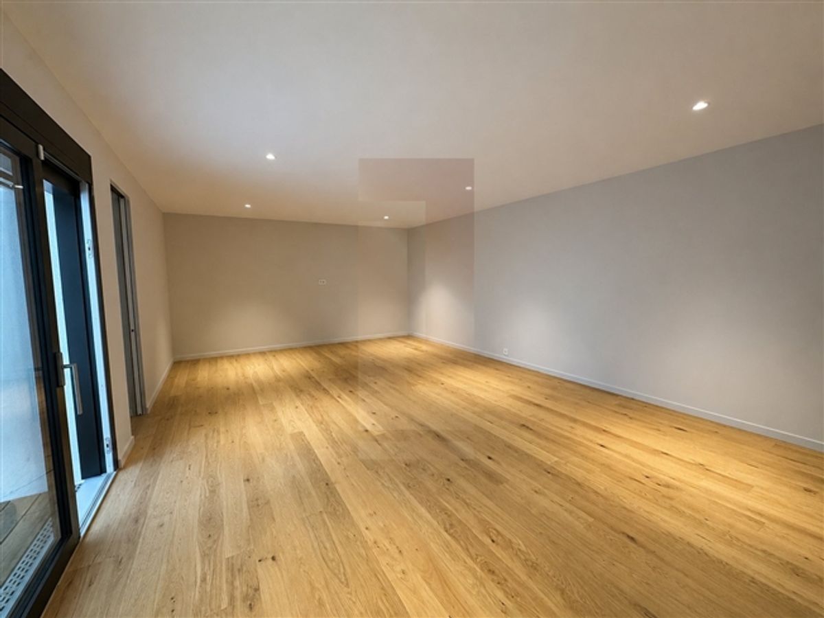 HERVORRAGENDE NEUE ZEITGENÖSSISCHE VILLA - 14