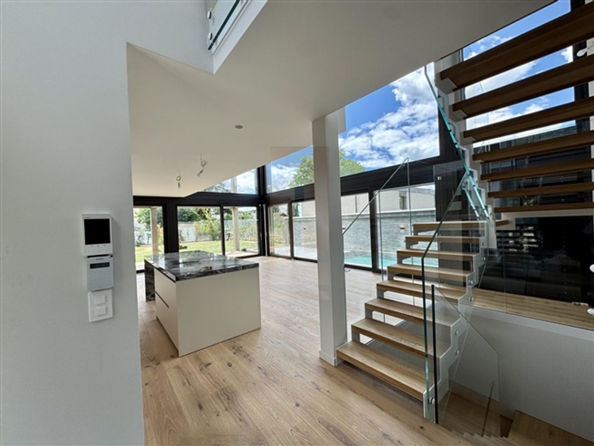 HERVORRAGENDE NEUE ZEITGENÖSSISCHE VILLA - 3
