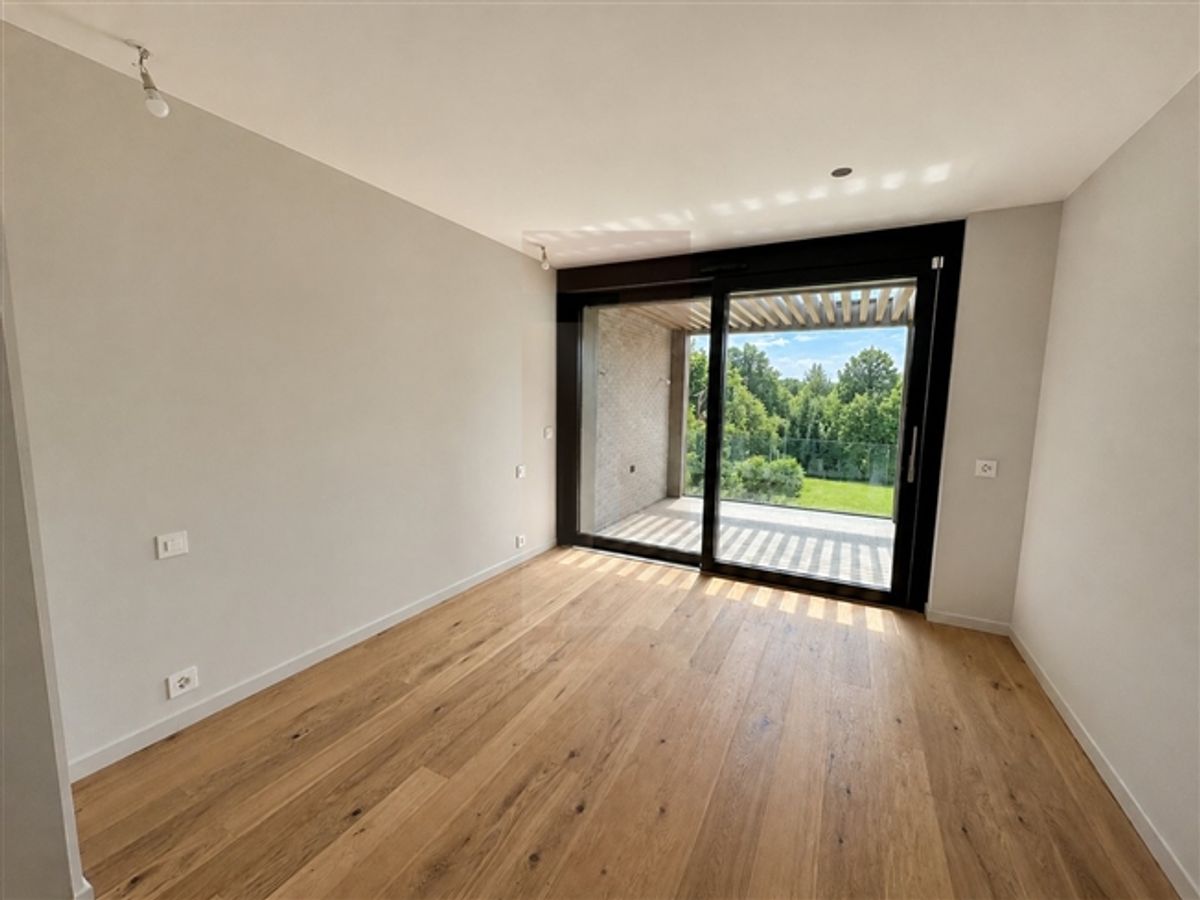 HERVORRAGENDE NEUE ZEITGENÖSSISCHE VILLA - 8