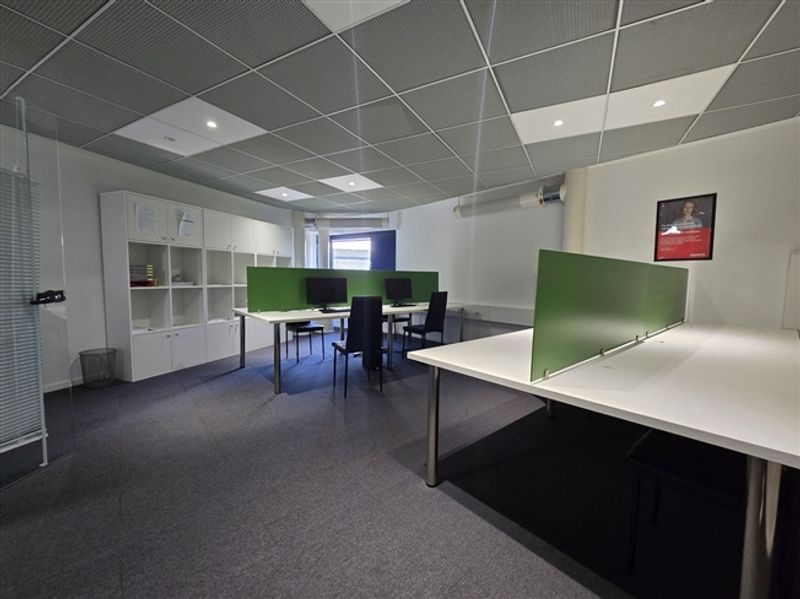 Optimale Lage - 271m2 Plug-and-Play Büro - 8