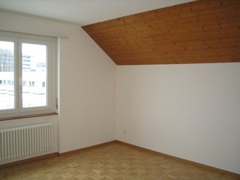 Helle Dachwohnung mit Balkon - 4