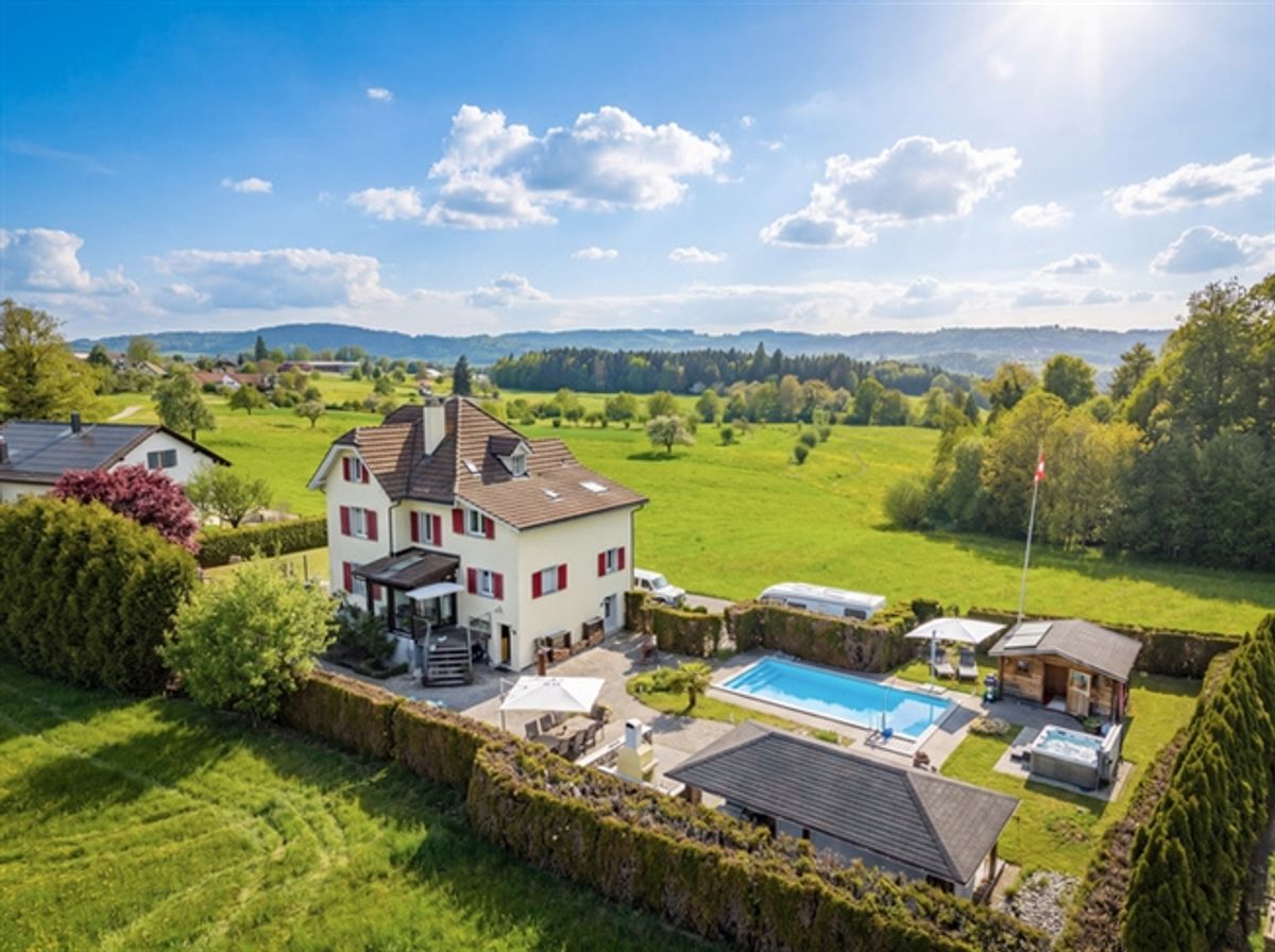 FÜRSTLICH WOHNEN AUF DEM LANDE - 9.5 ZIMMERHAUS MIT WELLNESS OASE - 0