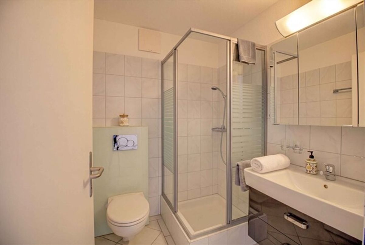 GROSSZÜGIGE 2.5 ZIMMER EIGENTUMSWOHNUNG MIT TOLLEM BALKON - 2