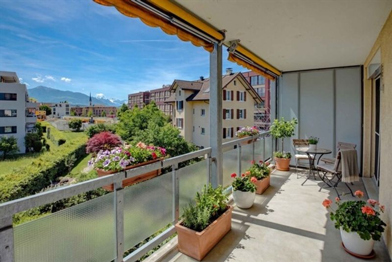 GROSSZÜGIGE 2.5 ZIMMER EIGENTUMSWOHNUNG MIT TOLLEM BALKON - 5
