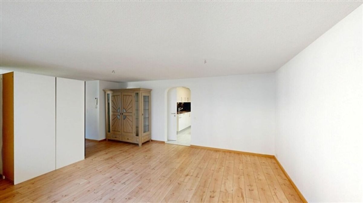 Aussergewöhnliche 3.5-Zimmer-Wohnung mit separatem Eingang & Garage inklusive - 4
