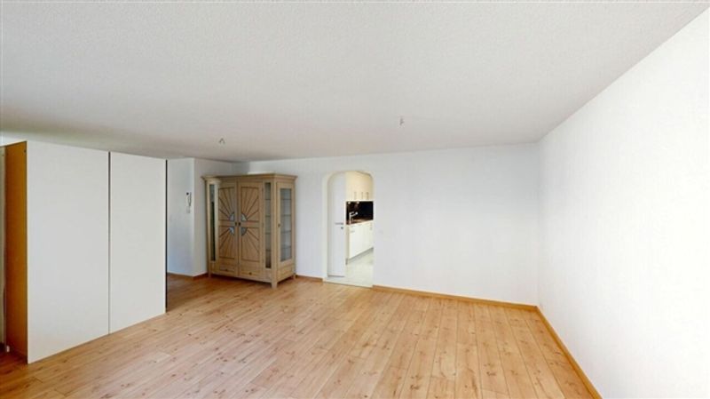 Aussergewöhnliche 3.5-Zimmer-Wohnung mit separatem Eingang & Garage inklusive - 5