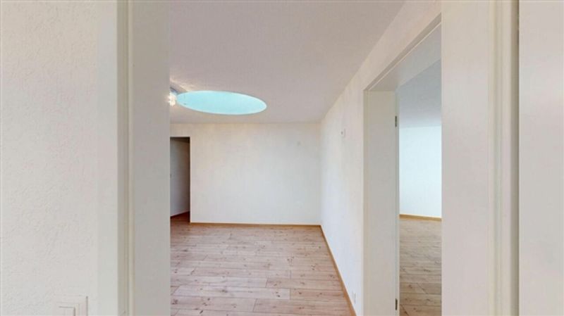 Aussergewöhnliche 3.5-Zimmer-Wohnung mit separatem Eingang & Garage inklusive - 6