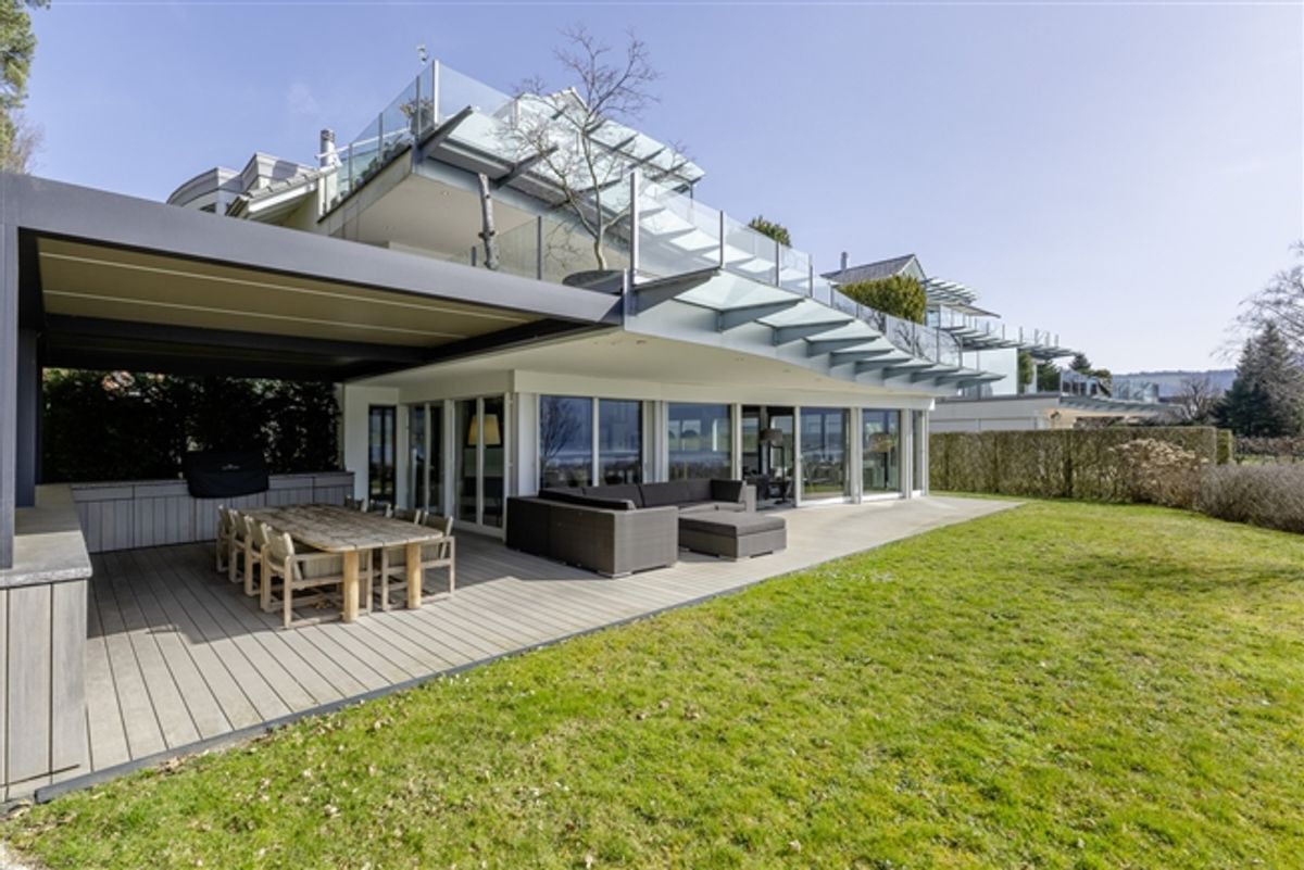 Exklusives Angebot Maisonette-Gartenwohnung mit privatem Seezugang - 1