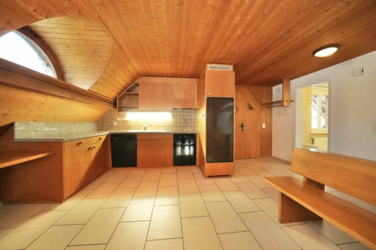 Charmante Dachwohnung an zentraler Lage - 2
