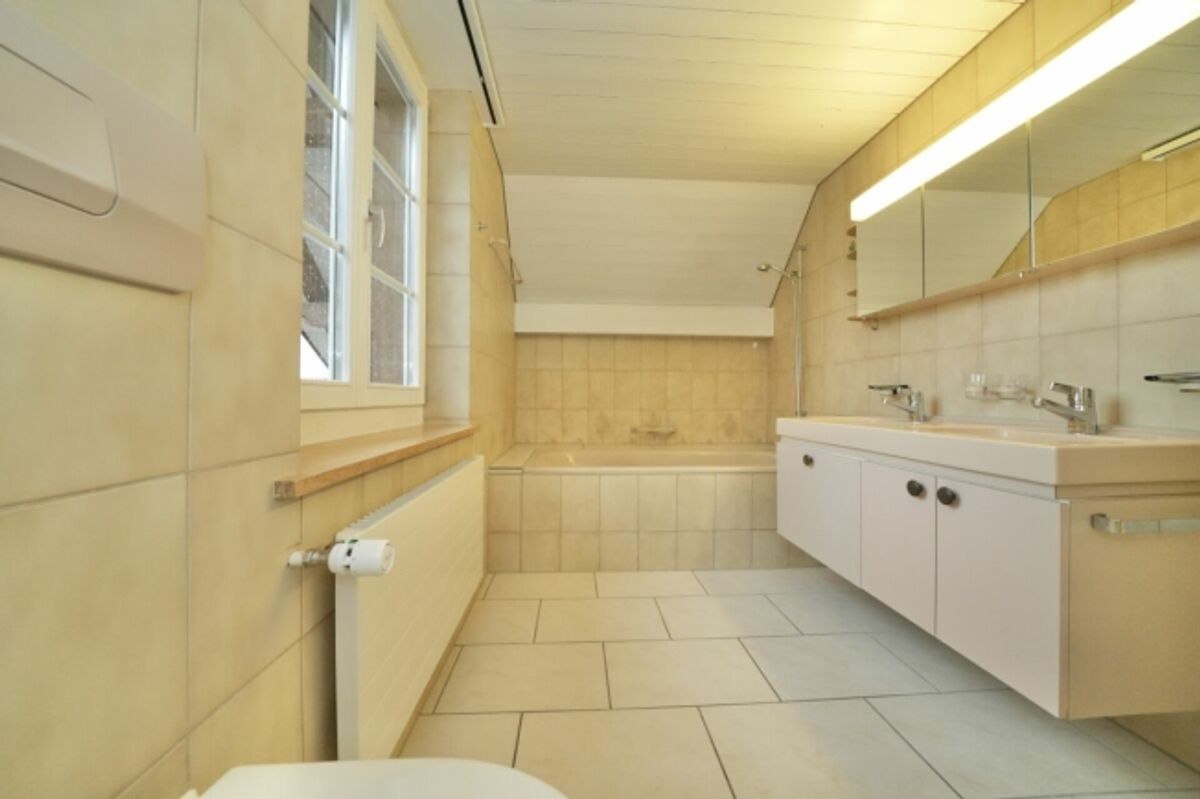 Charmante Dachwohnung an zentraler Lage - 8