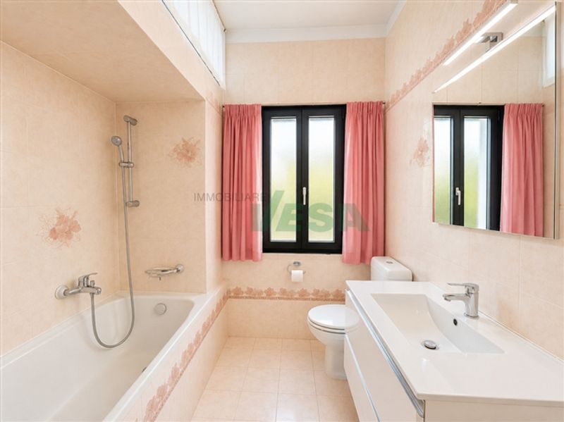 Grosse Villa mit Swimmingpool und herrlicher Sicht auf die Weinberge - 14